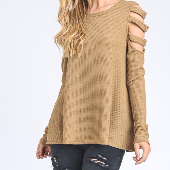 1 left ❗️ medium Open shoulder long sleeve top - Picture 7 of 8